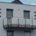 Balkongeländer aus Edelstahl von Metallbau Röhrig aus Hosenfeld – Maßanfertigung für Häuser in Fulda und Umgebung.