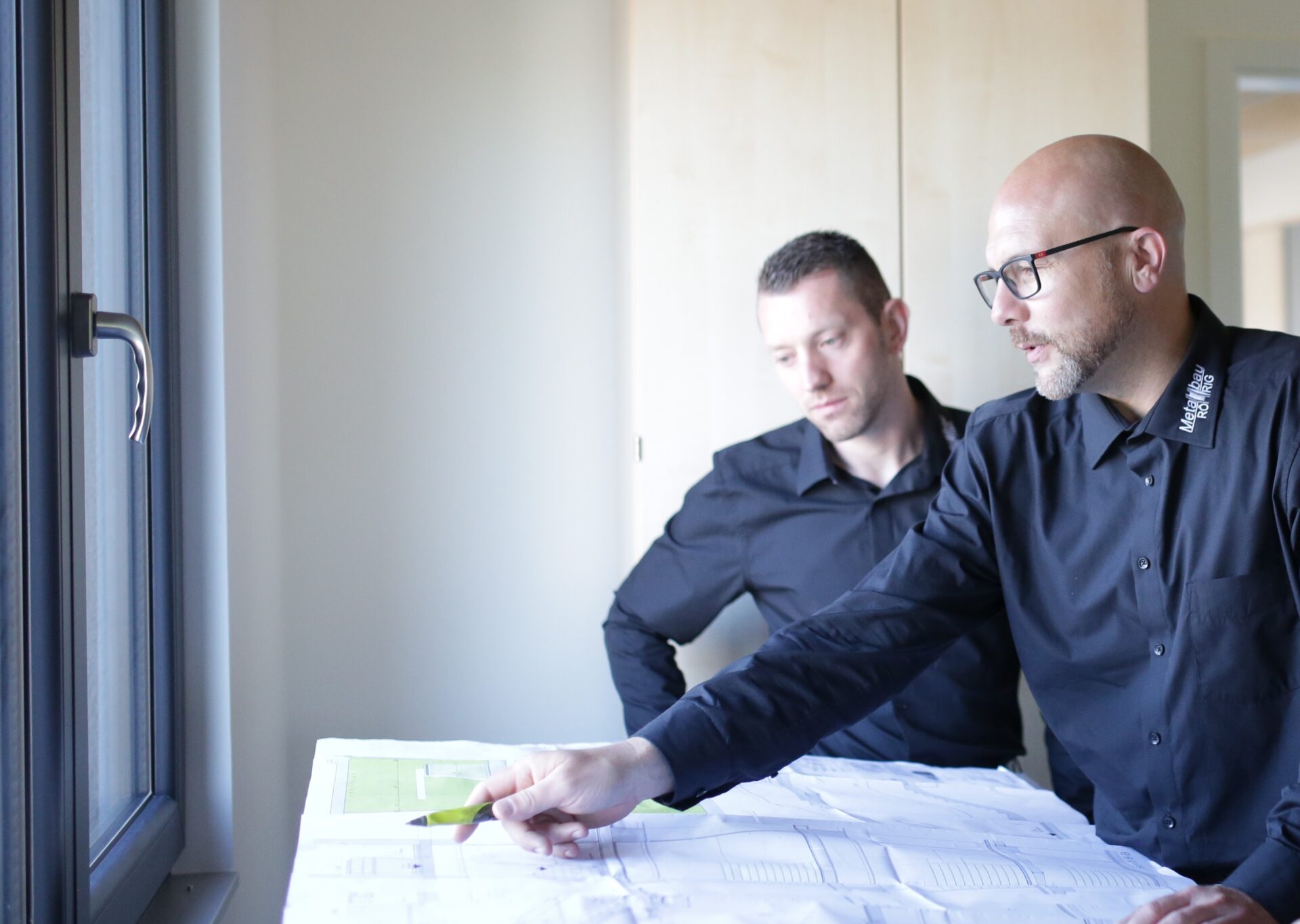 Projektkonstruktion bei Metallbau Röhrig in Hosenfeld bei Fulda – Planung und technische Ausarbeitung individueller Metallbauprojekte.