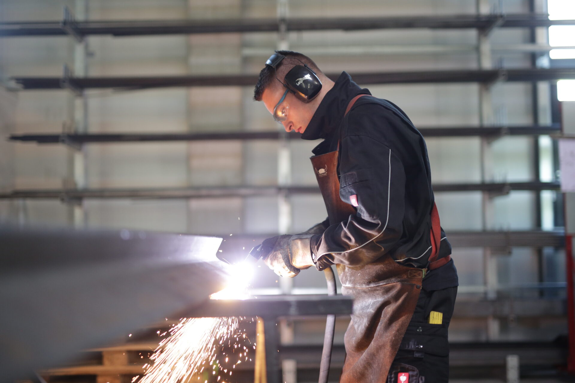 Schlosser in der Nähe – Metallbau Röhrig aus Hosenfeld bei Fulda steht für präzises Handwerk und hochwertigen Metallbau.